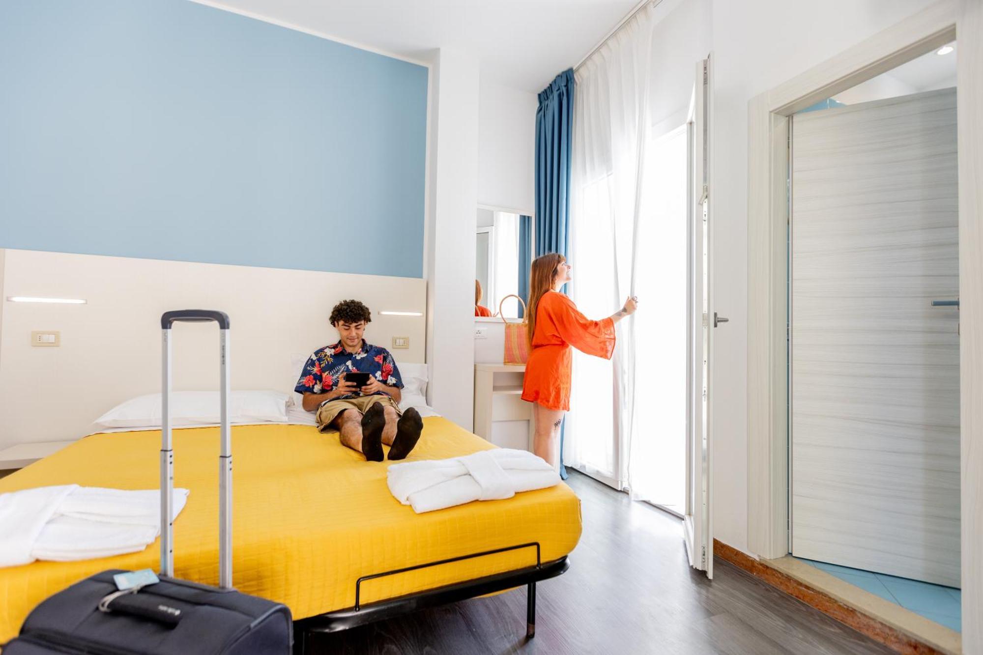 Hotel Kim Ріміні Екстер'єр фото