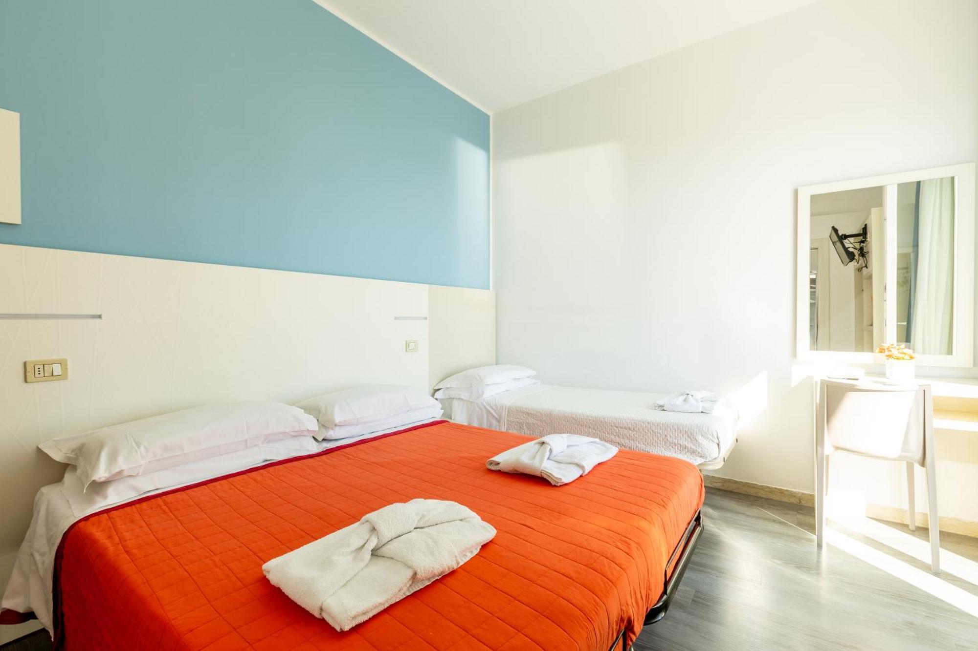 Hotel Kim Ріміні Екстер'єр фото
