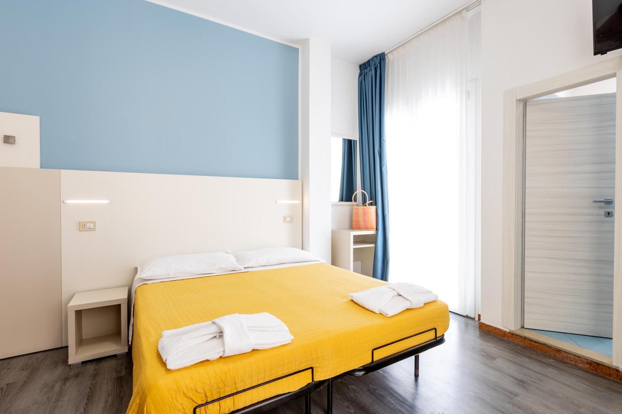 Hotel Kim Ріміні Екстер'єр фото