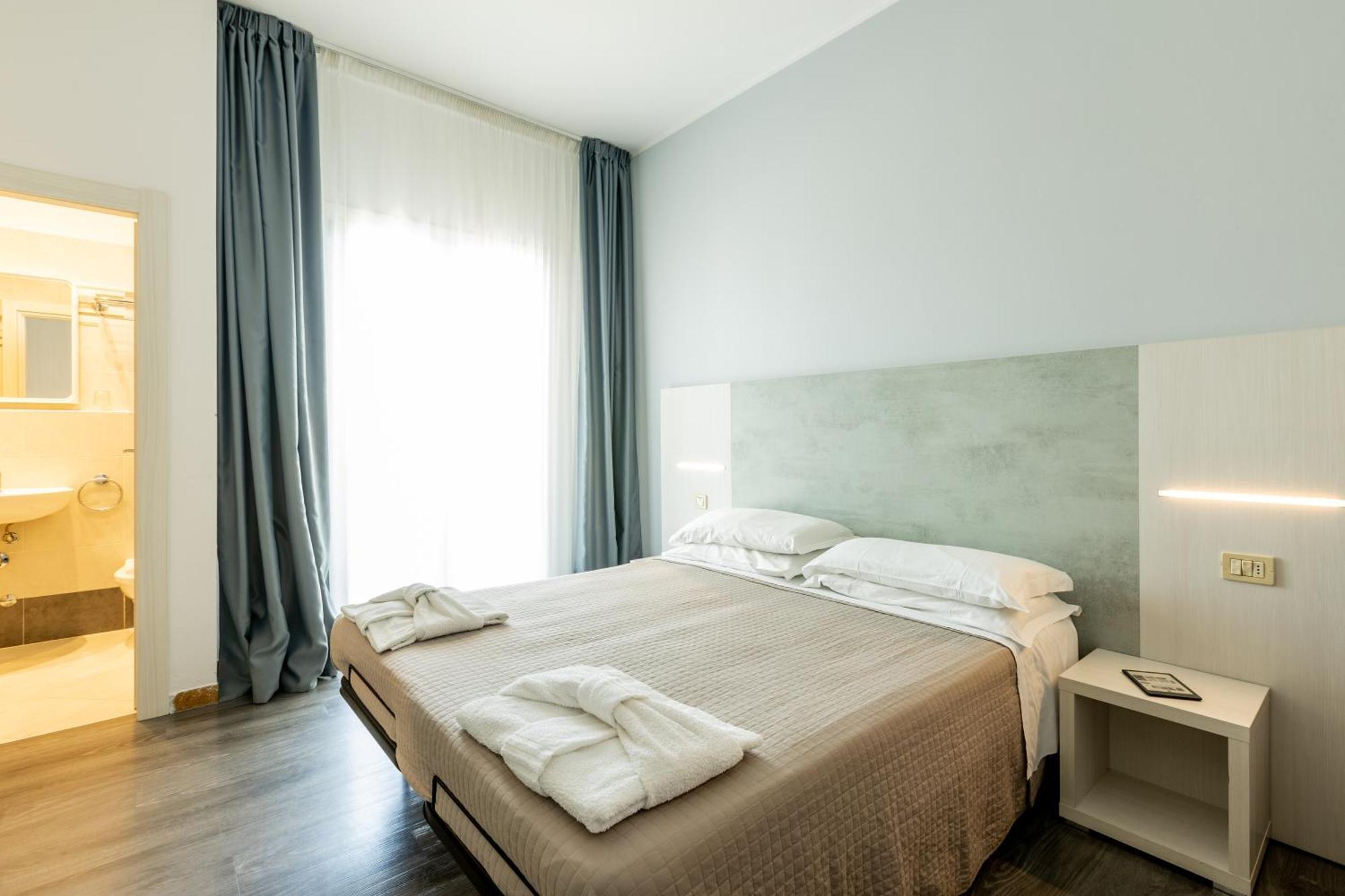 Hotel Kim Ріміні Екстер'єр фото
