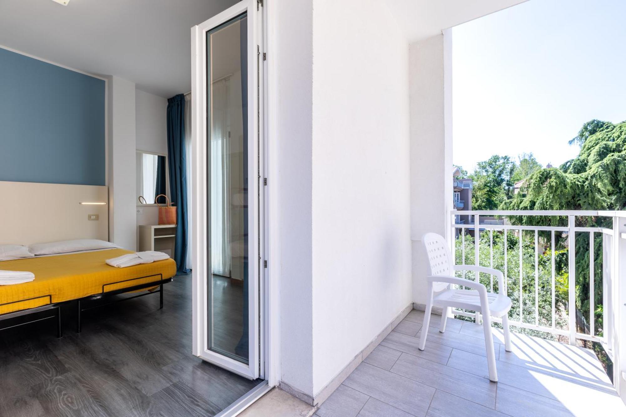 Hotel Kim Ріміні Екстер'єр фото
