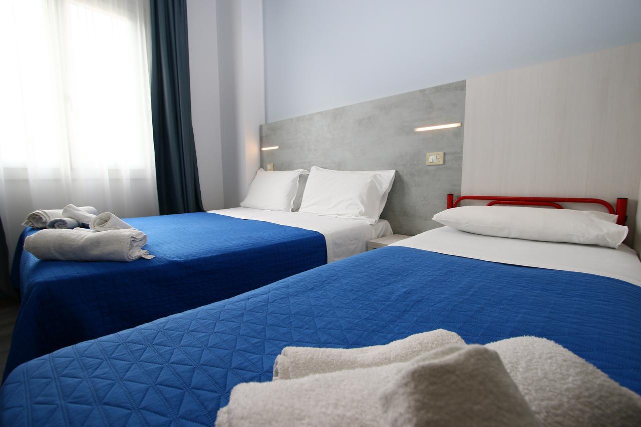 Hotel Kim Ріміні Екстер'єр фото