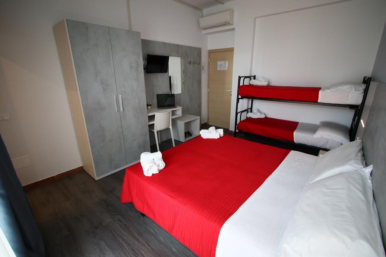 Hotel Kim Ріміні Екстер'єр фото