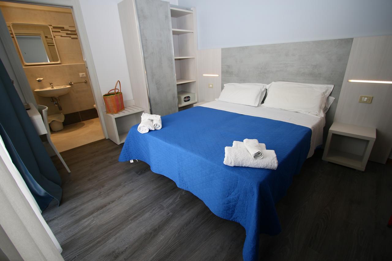 Hotel Kim Ріміні Екстер'єр фото
