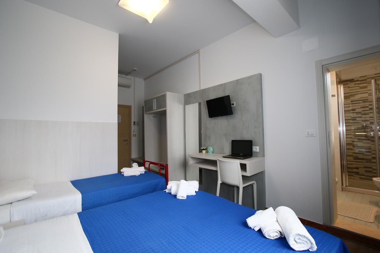 Hotel Kim Ріміні Екстер'єр фото