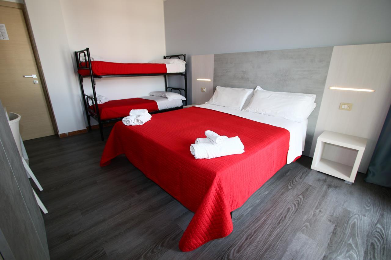 Hotel Kim Ріміні Екстер'єр фото